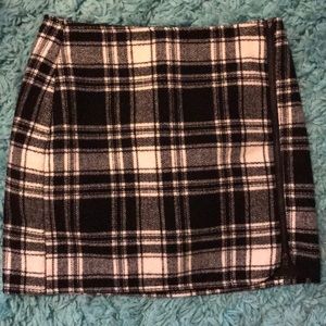 Plaid zip up skirt